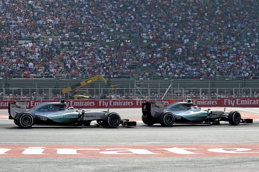 La carrera fue otro duelo entre los dos Mercedes.