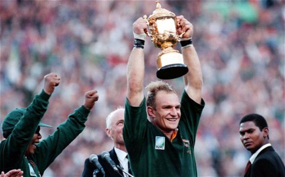 Los 'Springboks' conquistaron su primer Mundial delante su aficin y en presencia de Mandela en una Copa del Mundo, la de Sudfrica'1995, que pas a la historia.