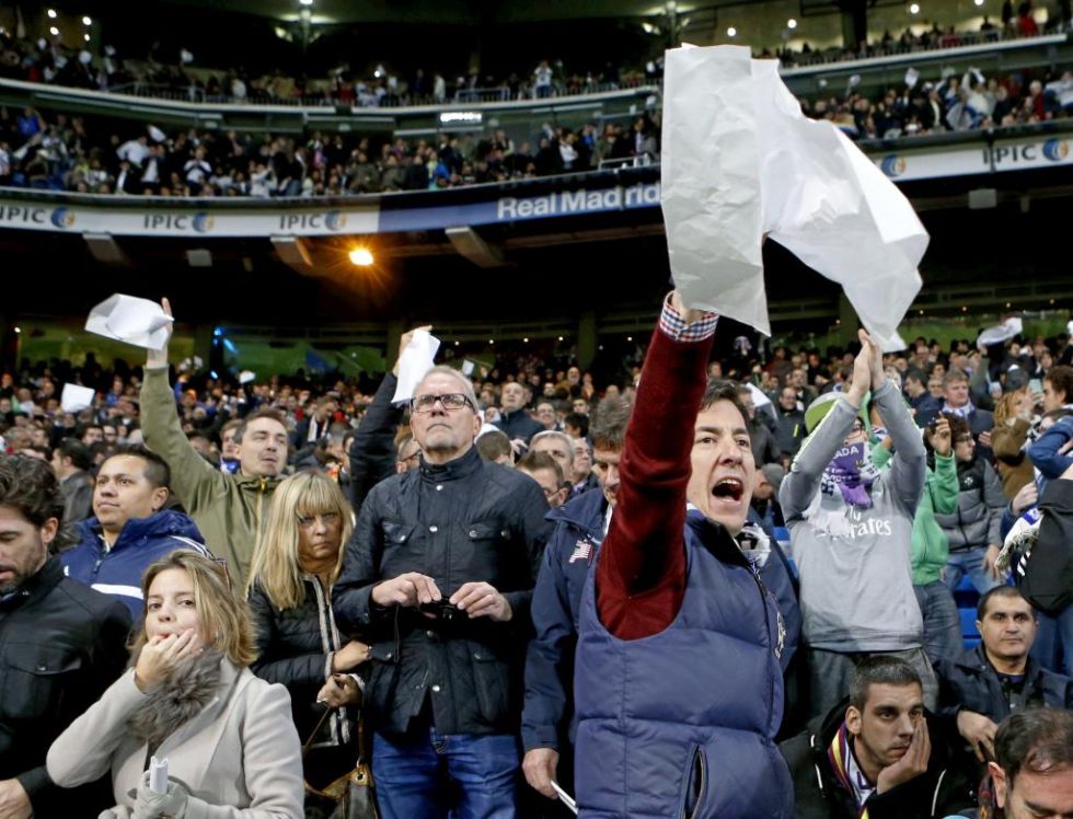 Experience all the thrill of the match between Real Madrid and FC Barcelona at the Bernabéu.