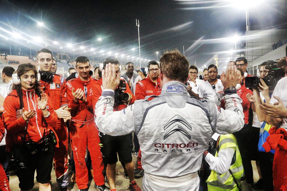 Loeb recibi el homenaje de su equipo tras la carrera.