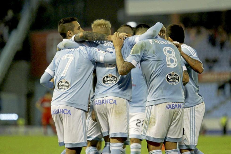 Los jugadores del Celta de Vigo celebran el gol conseguido por Iago Aspas
