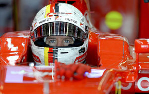 Sebastian Vettel, pensativo en en interior de su Ferrari