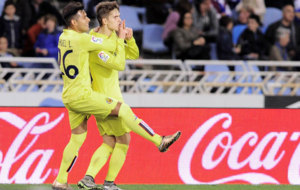 Denis Surez celebra uno de los goles ante la Real junto a Nahuel.