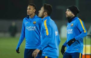 Neymar y Jordi Alba se entrenan con el Barcelona