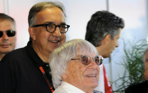 Sergio Marchionne, junto a Ecclestone en el Gran Premio de Italia de...