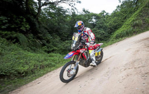 Joan Barreda, durante la tercera etapa del Rally Dakar 2016 desde...