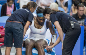 Serena Williams, con miembros del staff de la Copa Hopman.