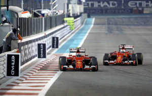 Los Ferrari de Vettel y Raikkonen en el Gran Premio de Abu Dhabi