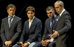 Mikel Landa junto a scar Pereiro y los presentaciones de la gala,...