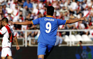 Ciprian celebra un gol con la camiseta del Getafe.