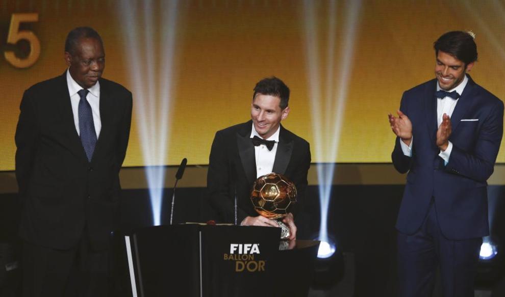 Messi posa con su quinto Baln de Oro