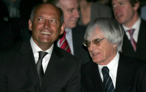 Ron Dennis, junto a Bernie Ecclestone en la presentacin del Mclaren...