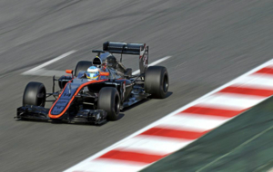 Fernando Alonso, con McLaren en los primeros test de pretemporada de...