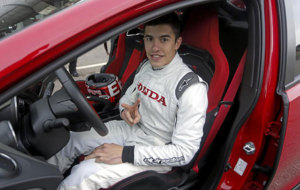 Marc Mrquez, a punto de conducir un Honda Civic Type R en el...