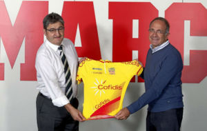 El director del MARCA, scar Campillo, presenta el maillot de...