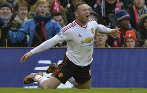 Rooney celebra su gol en Anfield.
