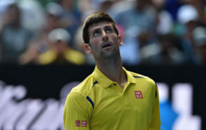 Novak Djokovic durante su estreno en el Open de Australia 2016