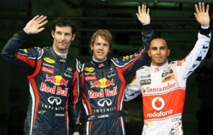 Hamilton, junto a los pilotos de Red Bull Vettel y Webber en la...