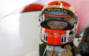 Jenson Button se prepara para la carrera del Gran Premio de Abu Dhabi