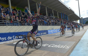 John Degenkolb entra como vencedor en la Pars-Roubaix 2015