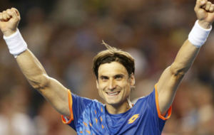 Ferrer levanta los brazos tras su victoria