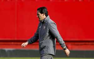 Unai Emery, durante un entrenamiento del Sevilla.