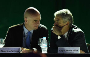 Villar con el secretario general de la UEFA Gianni Infantino.