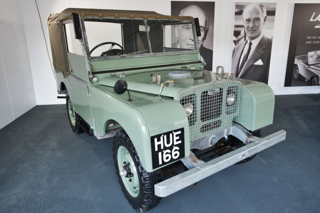 La primera unidad del Land Rover Serie I (el nombre de Defender lo...
