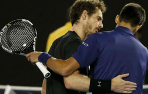 Murray felicita a Djokovic en la red