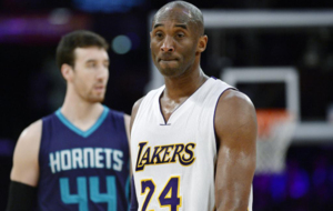 Kobe Bryant durante la derrota de los Lakers ante los Hornets