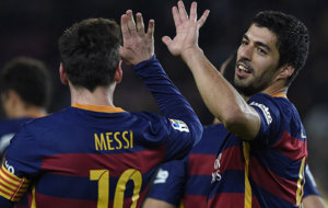 Messi y Luis Surez celebran uno de los goles ante el Valencia.