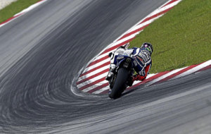 Jorge Lorenzo traza una curva a derechas con su Yamaha.