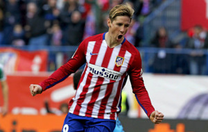 Fernando Torres consigui su gol 100 con la camiseta rojiblanca.