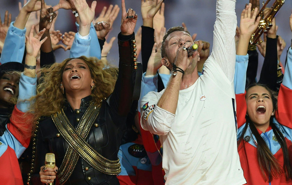 Beyonce y Chris Martin, en el momento culminante de su actuacin