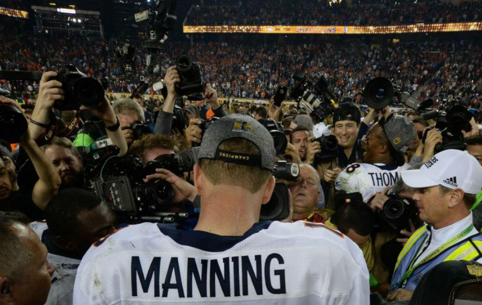 Manning celebra su segunda Superbowl.