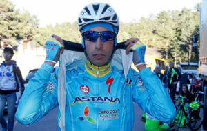 Fabio Aru, antes de una de las etapas de la Vuelta a la Comunidad...