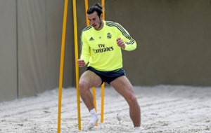 Bale, durante su trabajo en la arena en la Ciudad Real Madrid
