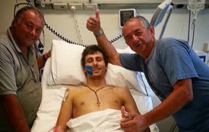 Adriano Malori, con sus famliares en el hospital de Buenos Aires.
