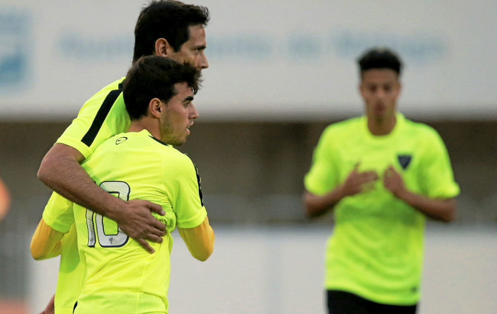 Horta celebra con Santa Cruz un gol en un partido amistoso disputado...