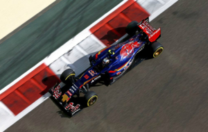 Carlos Sainz, en su Toro Rosso en el Gran premio de Abu Dabi de 2015