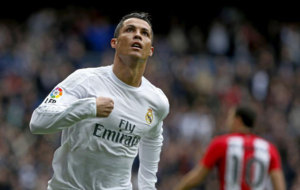 Cristiano Ronaldo celebra uno de sus dos tantos ante el Athletic en el...