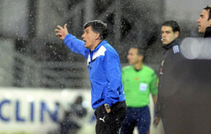 Mendilibar da instrucciones en el partido ante el Levante.