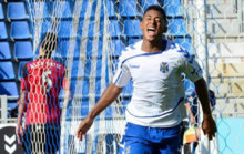 Anthony &apos;Choco&apos; Lozano celebrando un gol con el Tenerife.