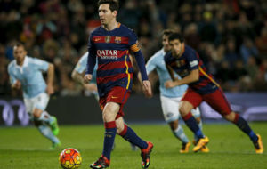 Messi simula  Cruyff en el lanzamiento de penalti ante el Celta