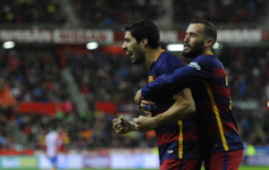 Luis Surez y Aleix Vidal, celebrando un gol del FC Barcelona