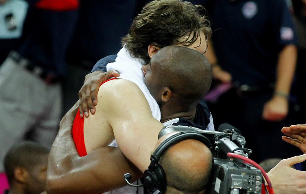 Pau Gasol y Kobe Bryant tras la final de los Juegos Olmpicos de 2012