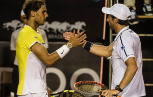 Rafael Nadal y Pablo Cuevas se saludan tras su semifinal