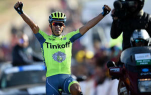 Alberto Contador celebrando su triunfo de etapa en la Vuelta al...