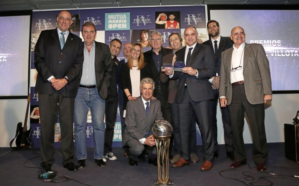 El Real Madrid de baloncesto recibi el premio a la Hazaa Deportiva...