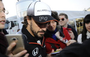Fernando Alonso, a su llegada al circuito de Montmel para estrenarse...